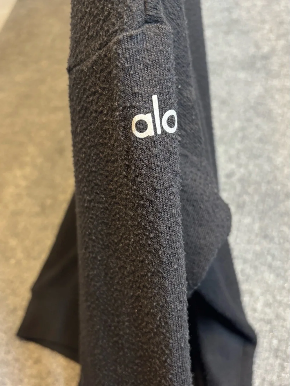 Alo Yoga Chill Crew Pullover Sweatshirt Black 23